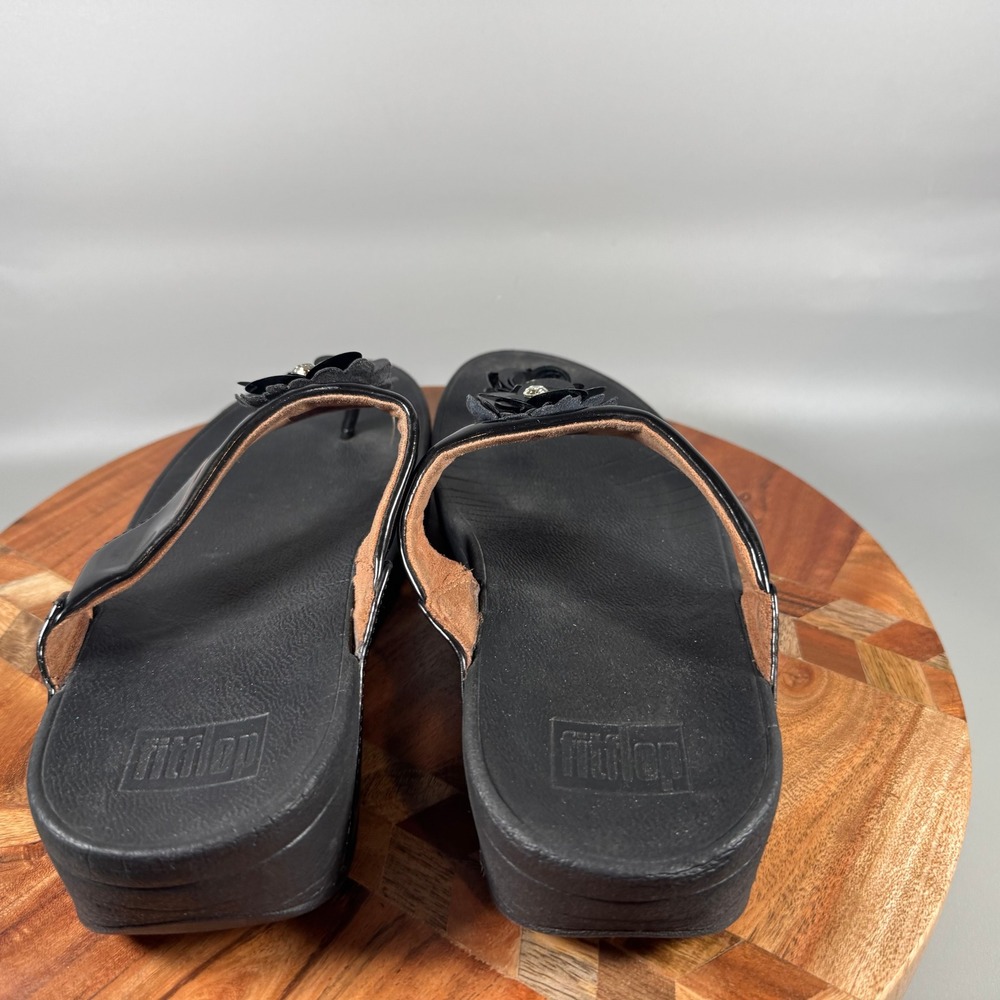 FitFlop Fleur Black Patent Leather Floral Thong Wedge Sandals Womens 9 N03-001 - Picture 4 of 6